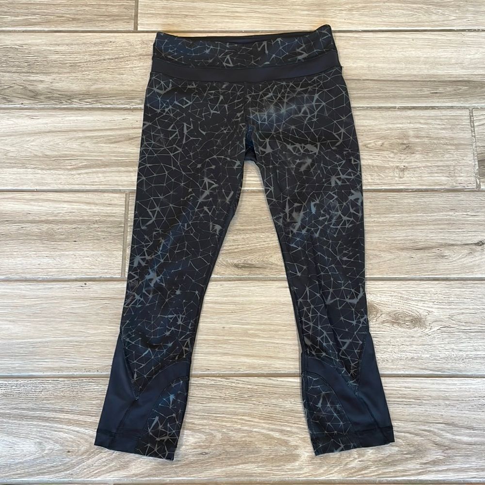 Lululemon Top Speed Capris Like New
